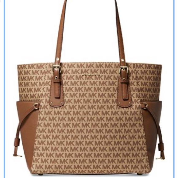 MICHAEL Michael Kors Handbags - Last 1️⃣! Jacquard Signature Voyager EastWest Tote